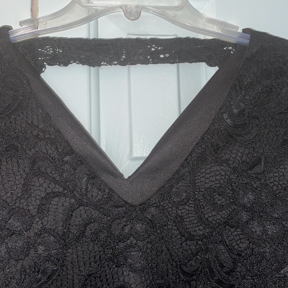 Black short lace dress - Picture 3 of 4